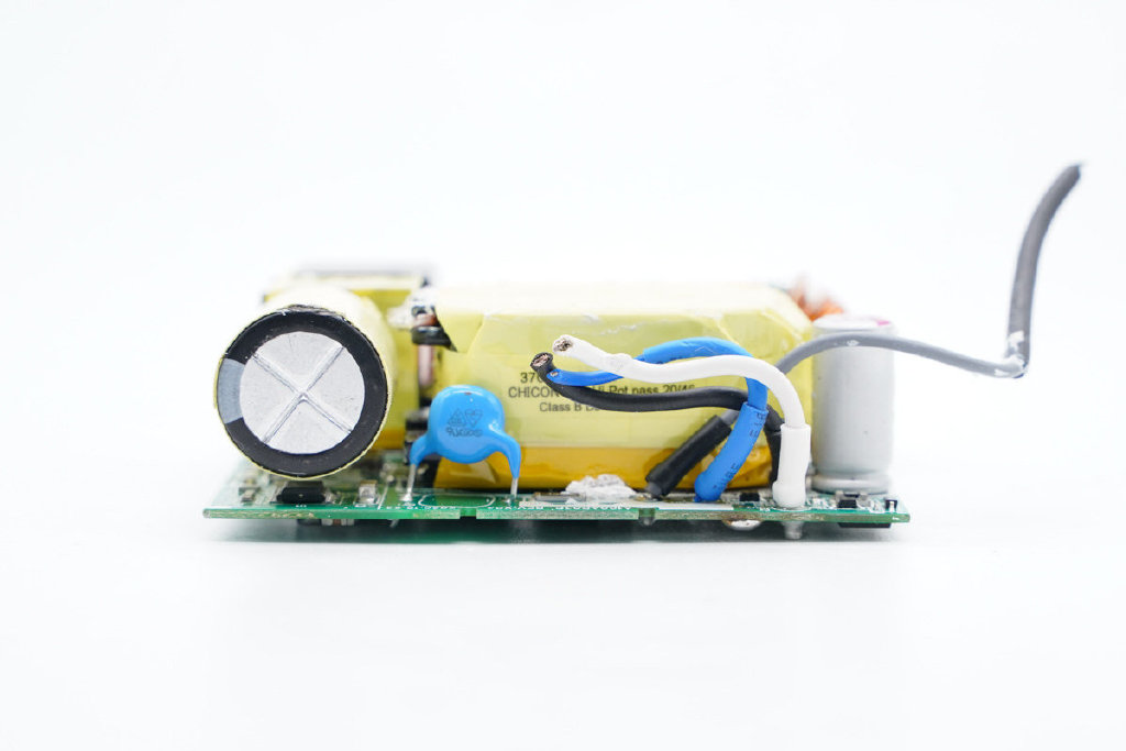 能败家的地方又多了,华硕ROG 100W PD快充充电器拆解休闲区蓝鸢梦想 - Www.slyday.coM 能败家的地方又多了,华硕ROG 100W PD快充充电器拆解休闲区蓝鸢梦想 - Www.slyday.coM