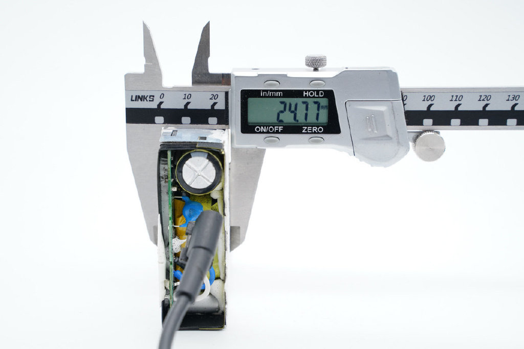 能败家的地方又多了,华硕ROG 100W PD快充充电器拆解休闲区蓝鸢梦想 - Www.slyday.coM 能败家的地方又多了,华硕ROG 100W PD快充充电器拆解休闲区蓝鸢梦想 - Www.slyday.coM