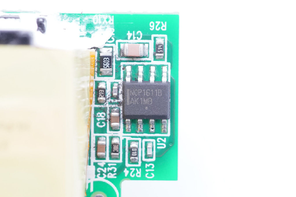 能败家的地方又多了,华硕ROG 100W PD快充充电器拆解休闲区蓝鸢梦想 - Www.slyday.coM 能败家的地方又多了,华硕ROG 100W PD快充充电器拆解休闲区蓝鸢梦想 - Www.slyday.coM