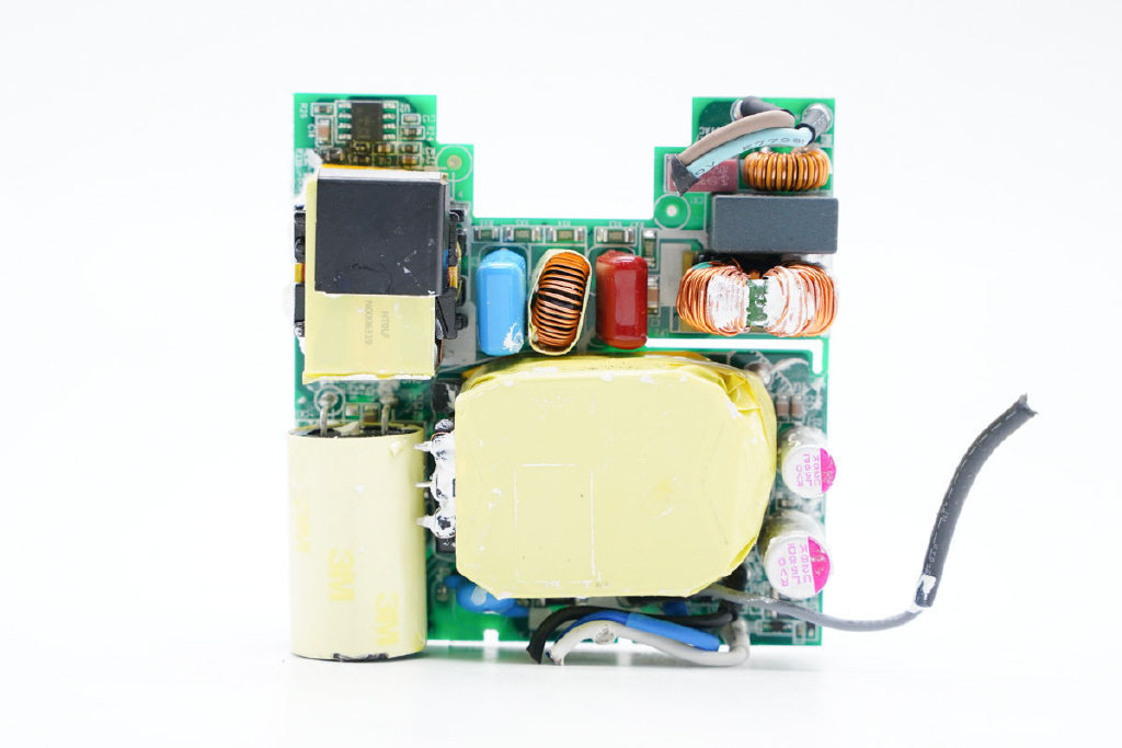 能败家的地方又多了,华硕ROG 100W PD快充充电器拆解休闲区蓝鸢梦想 - Www.slyday.coM 能败家的地方又多了,华硕ROG 100W PD快充充电器拆解休闲区蓝鸢梦想 - Www.slyday.coM