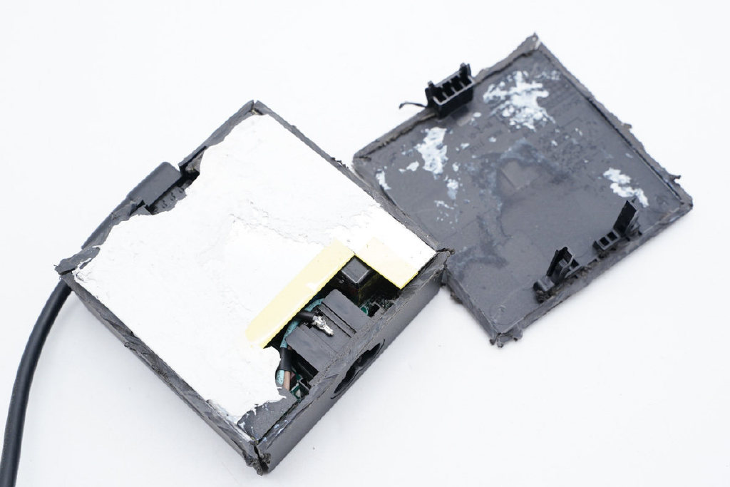 能败家的地方又多了,华硕ROG 100W PD快充充电器拆解休闲区蓝鸢梦想 - Www.slyday.coM 能败家的地方又多了,华硕ROG 100W PD快充充电器拆解休闲区蓝鸢梦想 - Www.slyday.coM