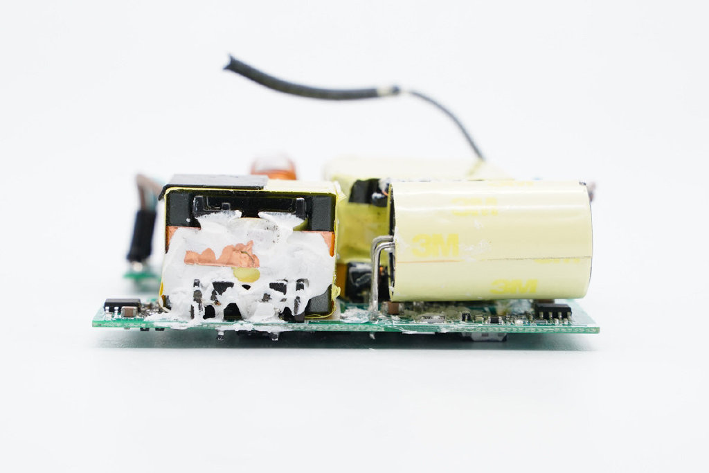 能败家的地方又多了,华硕ROG 100W PD快充充电器拆解休闲区蓝鸢梦想 - Www.slyday.coM 能败家的地方又多了,华硕ROG 100W PD快充充电器拆解休闲区蓝鸢梦想 - Www.slyday.coM