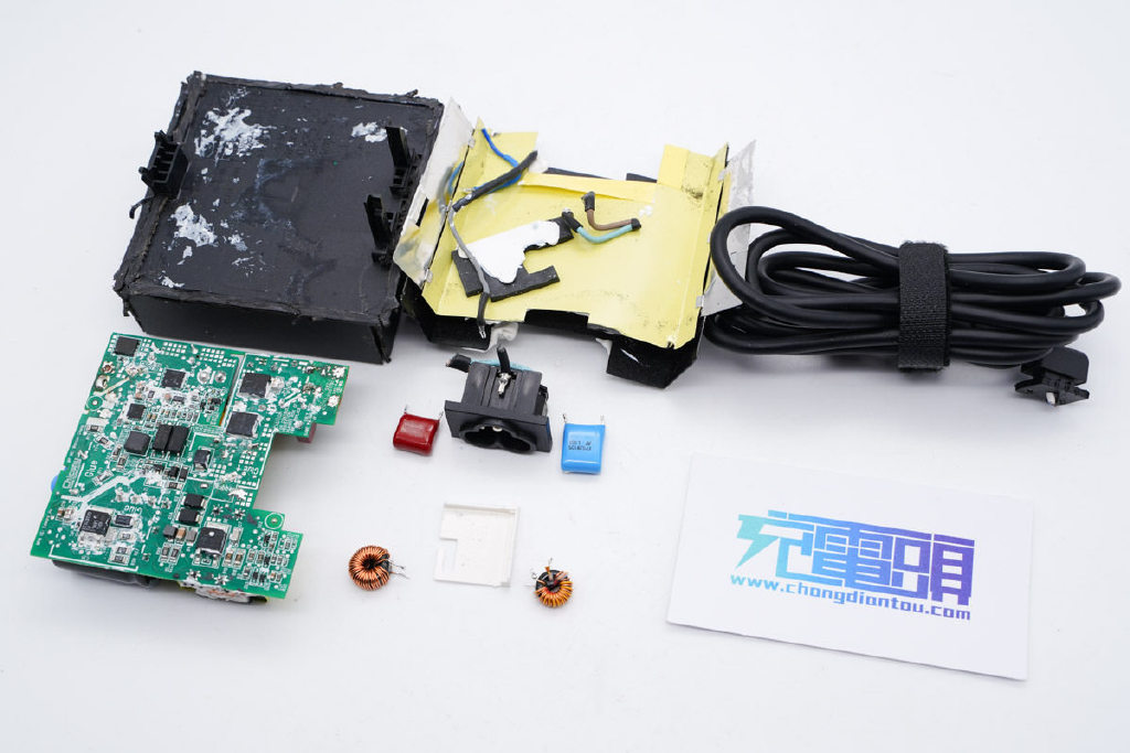 能败家的地方又多了,华硕ROG 100W PD快充充电器拆解休闲区蓝鸢梦想 - Www.slyday.coM 能败家的地方又多了,华硕ROG 100W PD快充充电器拆解休闲区蓝鸢梦想 - Www.slyday.coM