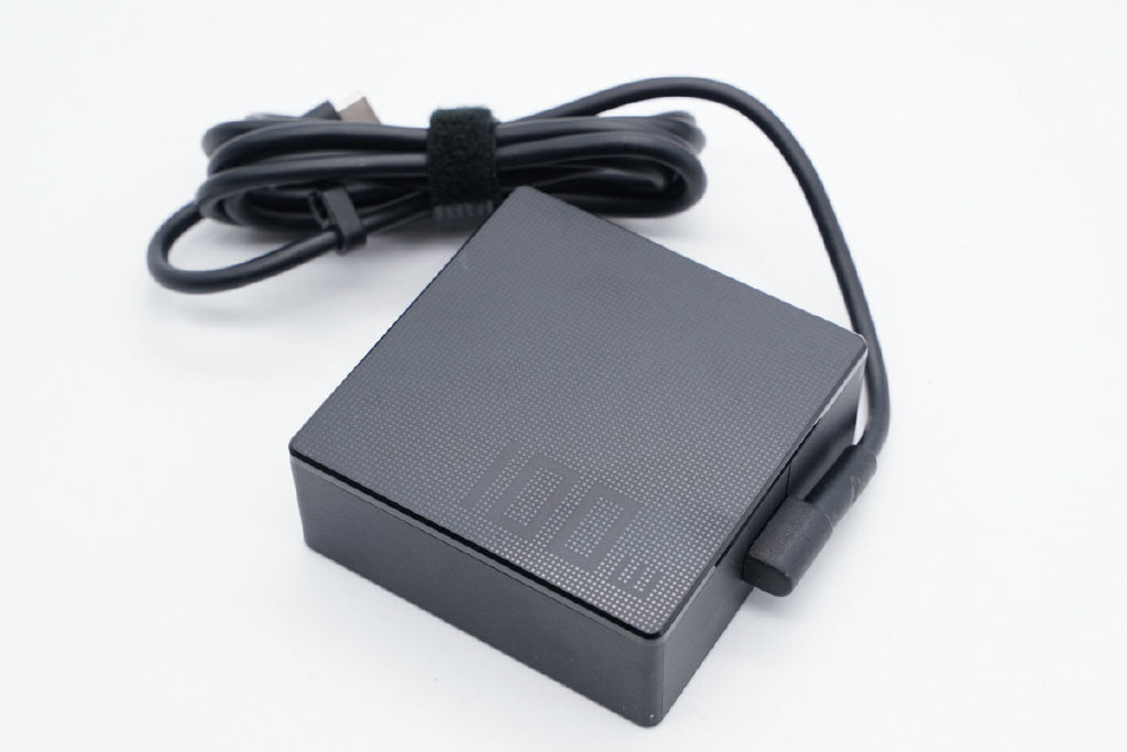 能败家的地方又多了,华硕ROG 100W PD快充充电器拆解休闲区蓝鸢梦想 - Www.slyday.coM 能败家的地方又多了,华硕ROG 100W PD快充充电器拆解休闲区蓝鸢梦想 - Www.slyday.coM