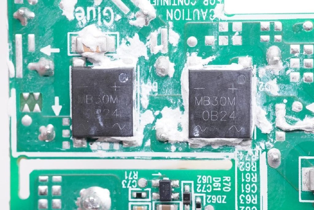 能败家的地方又多了,华硕ROG 100W PD快充充电器拆解休闲区蓝鸢梦想 - Www.slyday.coM 能败家的地方又多了,华硕ROG 100W PD快充充电器拆解休闲区蓝鸢梦想 - Www.slyday.coM