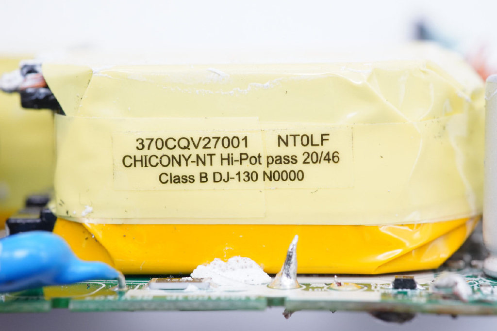 能败家的地方又多了,华硕ROG 100W PD快充充电器拆解休闲区蓝鸢梦想 - Www.slyday.coM 能败家的地方又多了,华硕ROG 100W PD快充充电器拆解休闲区蓝鸢梦想 - Www.slyday.coM