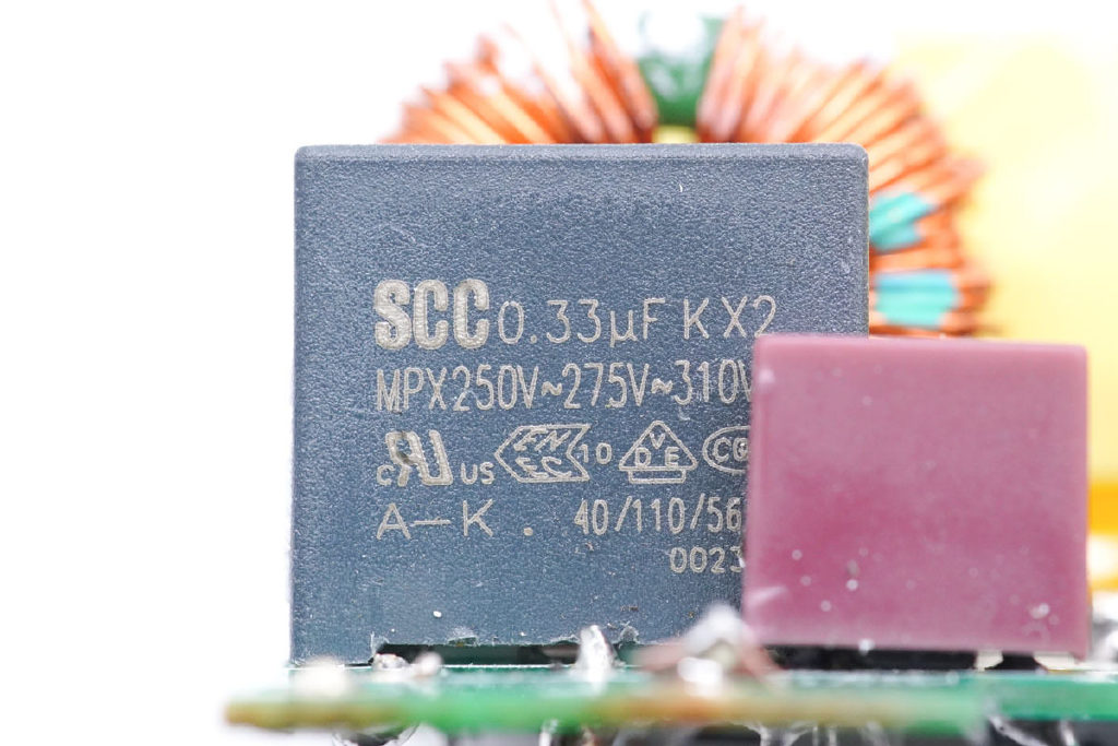 能败家的地方又多了,华硕ROG 100W PD快充充电器拆解休闲区蓝鸢梦想 - Www.slyday.coM 能败家的地方又多了,华硕ROG 100W PD快充充电器拆解休闲区蓝鸢梦想 - Www.slyday.coM