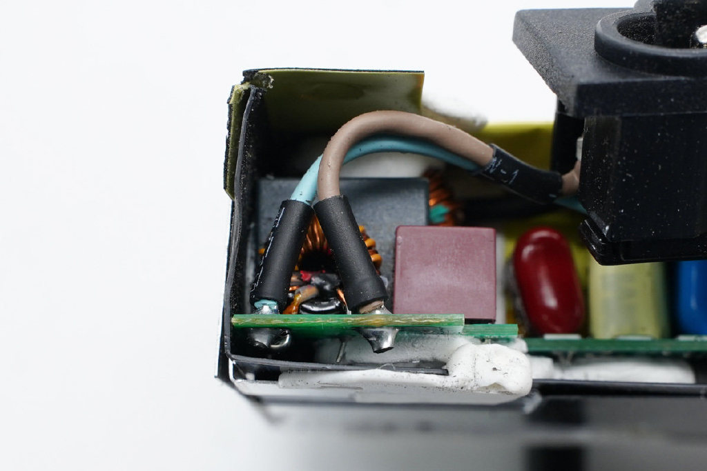 能败家的地方又多了,华硕ROG 100W PD快充充电器拆解休闲区蓝鸢梦想 - Www.slyday.coM 能败家的地方又多了,华硕ROG 100W PD快充充电器拆解休闲区蓝鸢梦想 - Www.slyday.coM