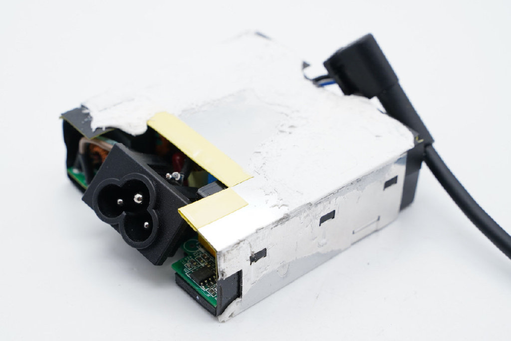 能败家的地方又多了,华硕ROG 100W PD快充充电器拆解休闲区蓝鸢梦想 - Www.slyday.coM 能败家的地方又多了,华硕ROG 100W PD快充充电器拆解休闲区蓝鸢梦想 - Www.slyday.coM