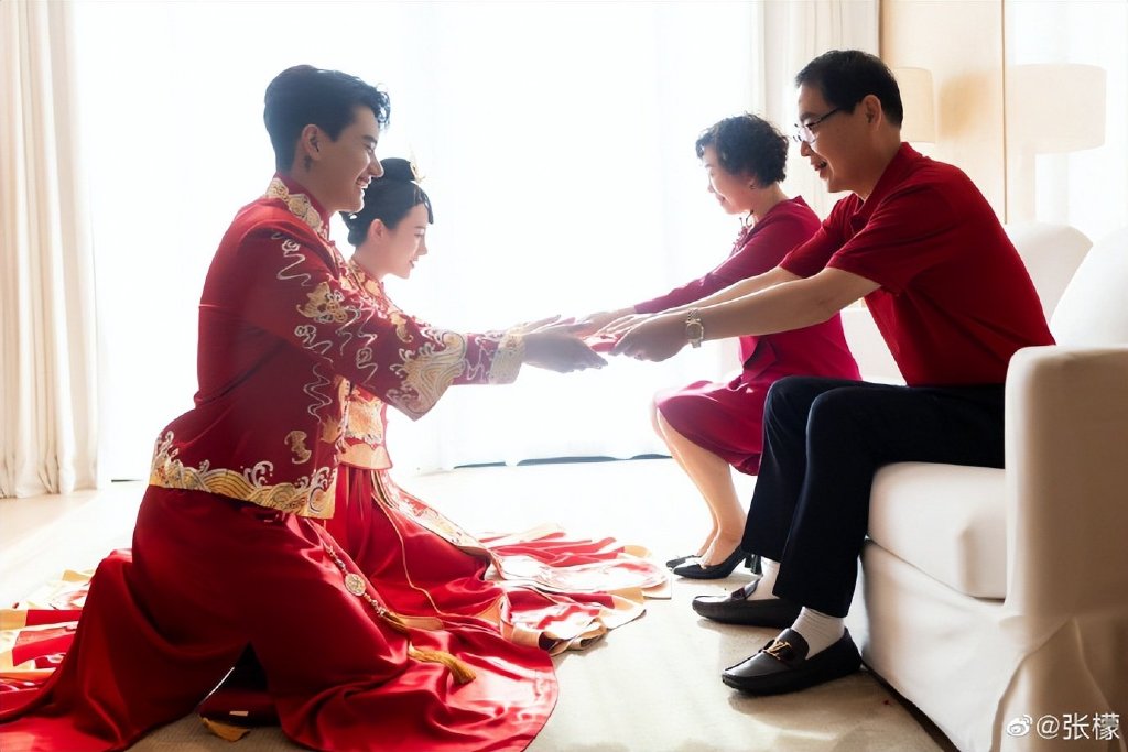 初入职场的女大学生应该怎样穿搭才能显得合适大方?