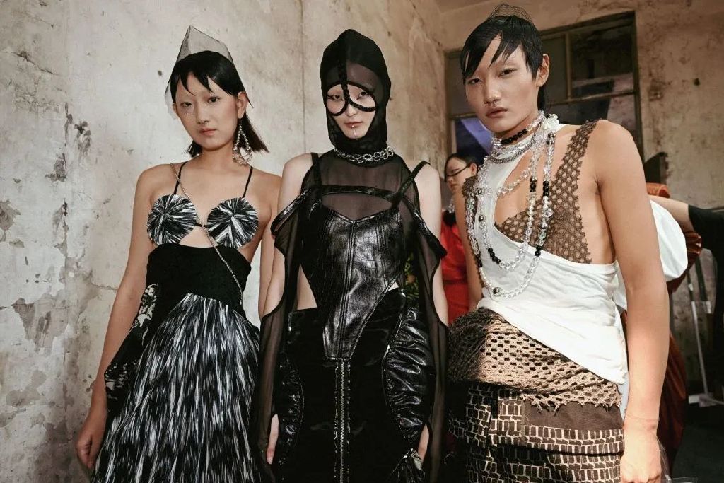 设计灵感|解构主义,叛逆的时装艺术28 设计灵感|解构主义,叛逆的时装艺术