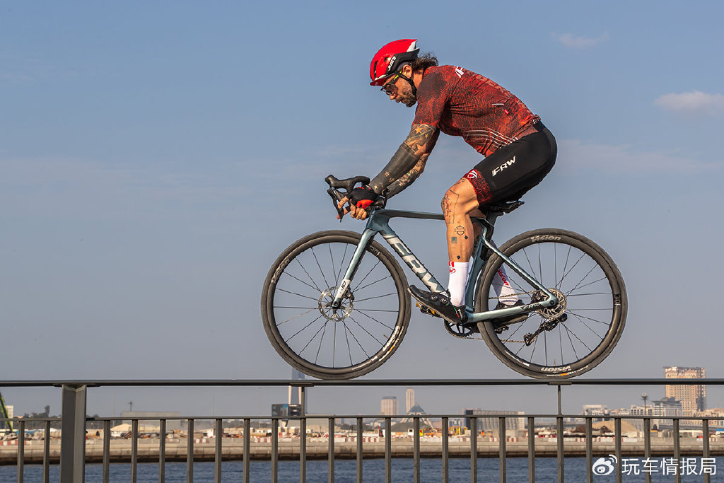 半岛体育官方网站-百家乐棋牌返水最高平台 2025最新Campagnolo全新13速电变套件亮相经典拇指拨杆回归！