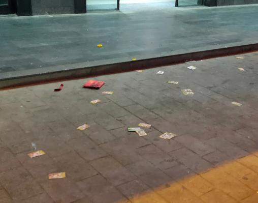 长沙网友称住店多次被塞招嫖卡片,学校附近随处可见,官方回应!休闲区蓝鸢梦想 - Www.slyday.coM 长沙网友称住店多次被塞招嫖卡片,学校附近随处可见,官方回应!休闲区蓝鸢梦想 - Www.slyday.coM