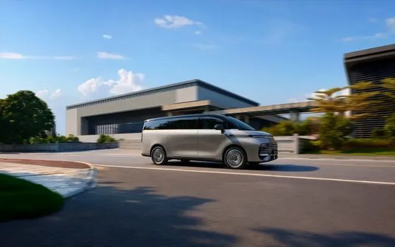 31.98万元起 “AI全场景家庭旗舰MPV”吉利银河V900开启预售