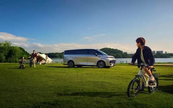 31.98万元起 “AI全场景家庭旗舰MPV”吉利银河V900开启预售