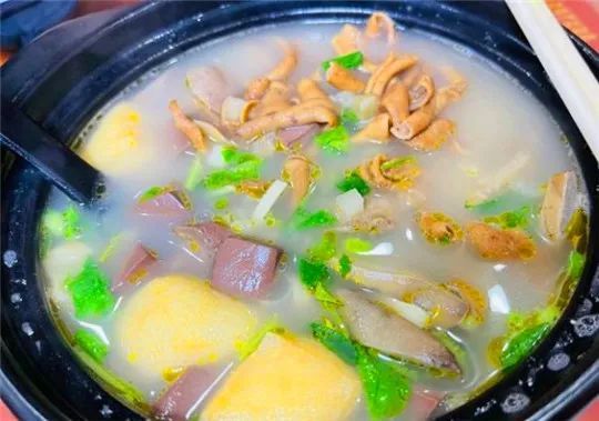 吃遍大连-街巷中不起眼的各式小吃是填饱肚子的基本选择b体育(图6)