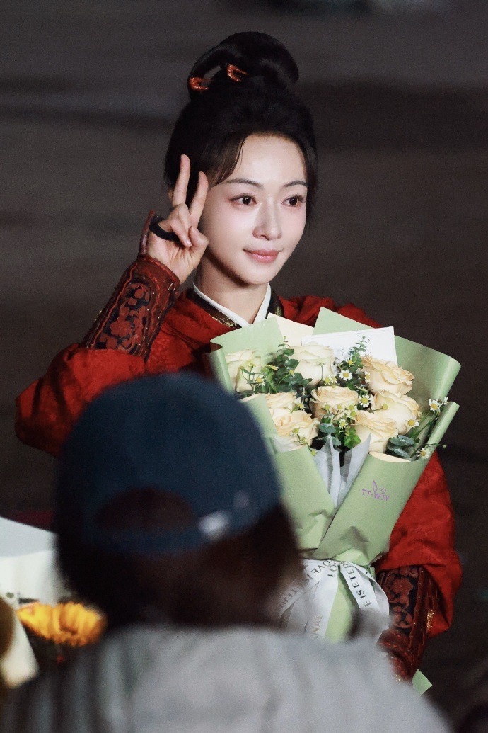 吴谨言陈哲远杀青海报曝光，江山棋局即将开启