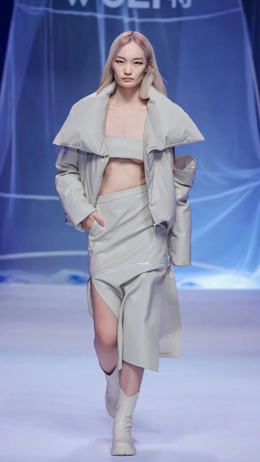 设计灵感|解构主义,叛逆的时装艺术44 设计灵感|解构主义,叛逆的时装艺术