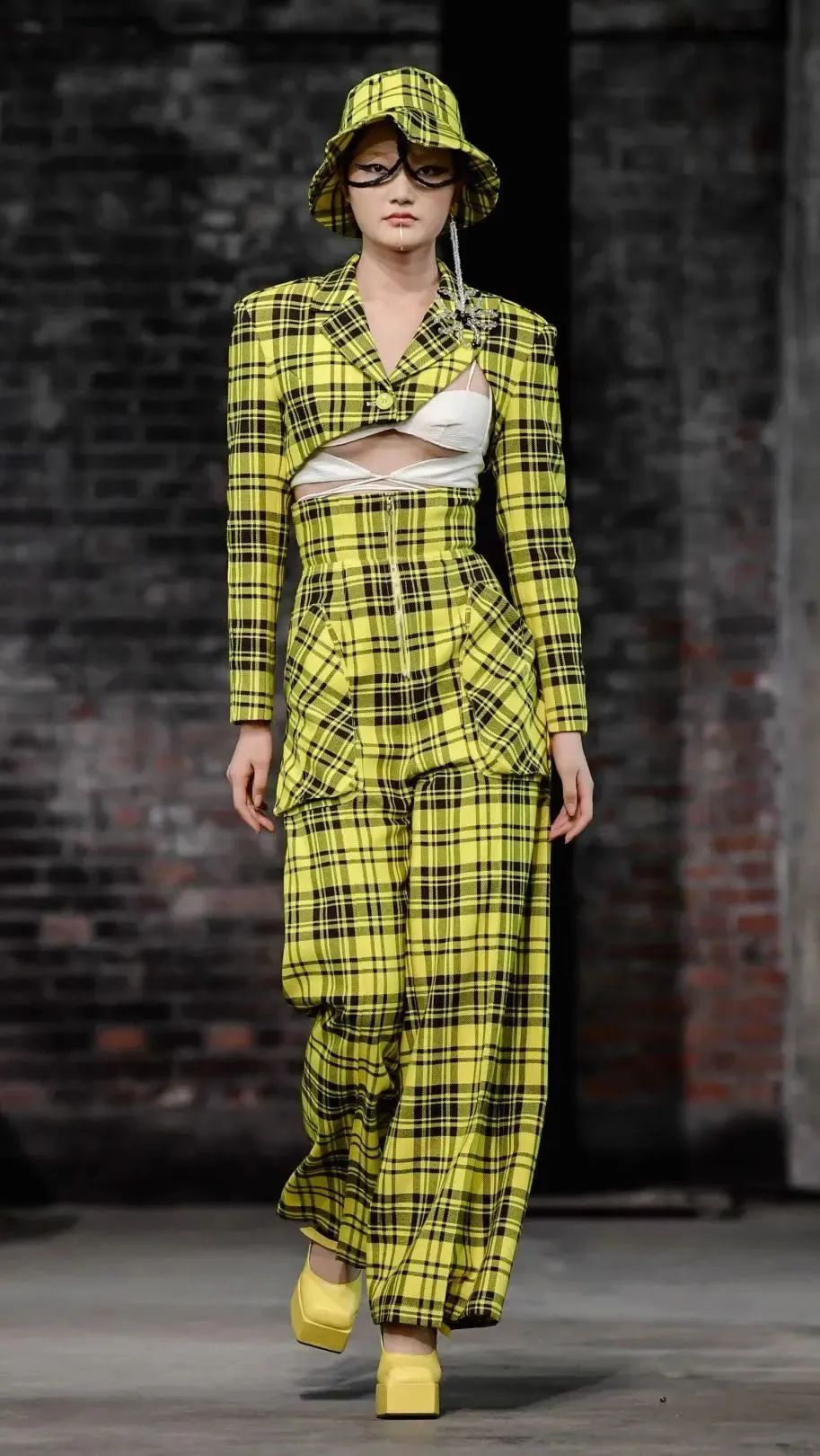 设计灵感|解构主义,叛逆的时装艺术34 设计灵感|解构主义,叛逆的时装艺术