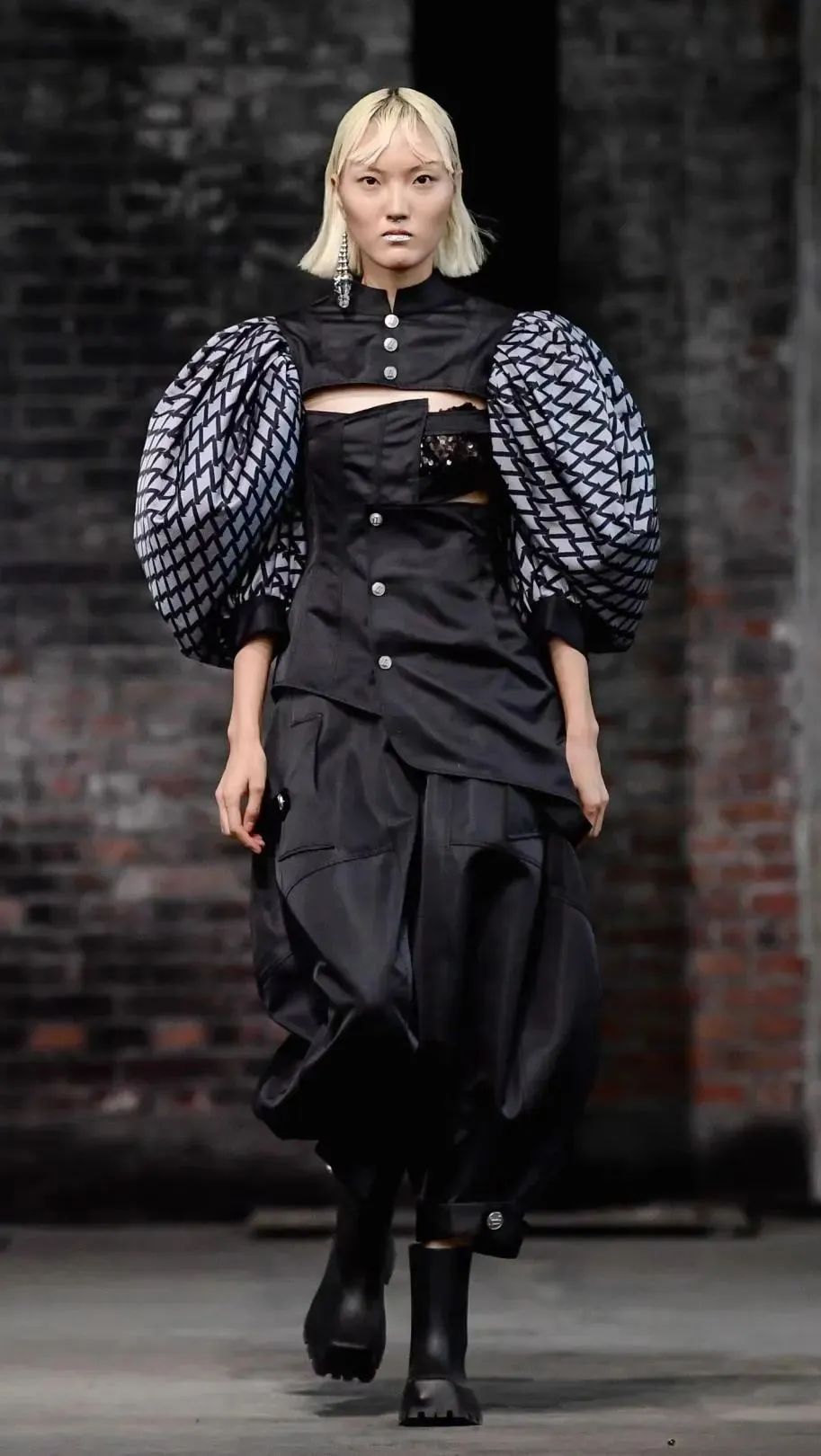 设计灵感|解构主义,叛逆的时装艺术32 设计灵感|解构主义,叛逆的时装艺术