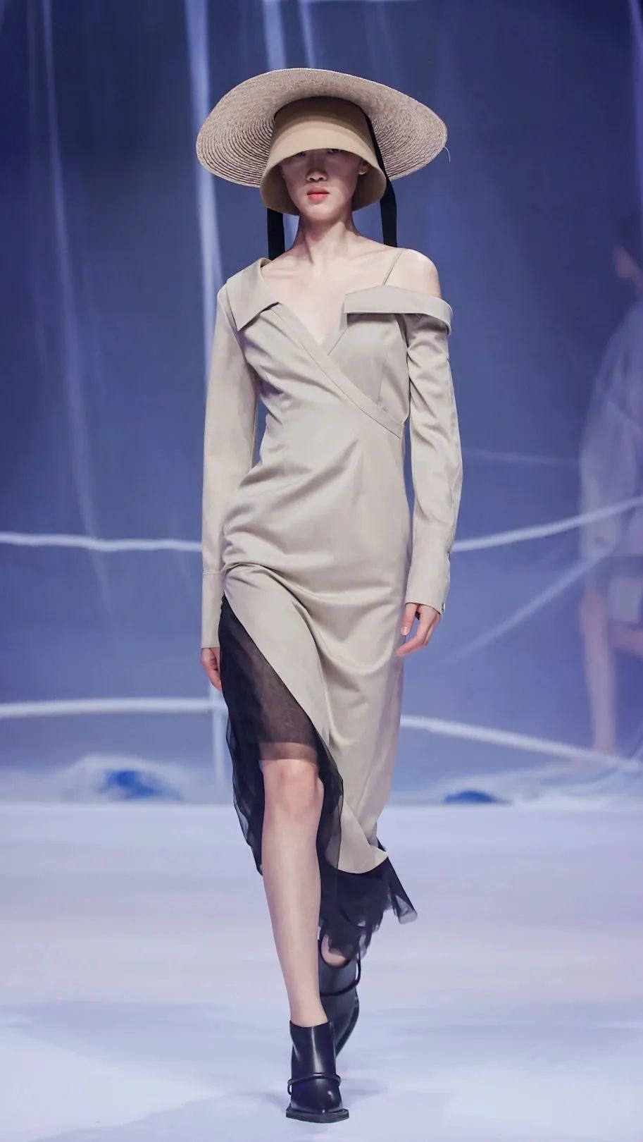 设计灵感|解构主义,叛逆的时装艺术43 设计灵感|解构主义,叛逆的时装艺术