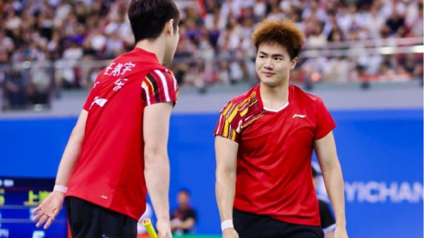第十五届全运会，梁伟铿任翔宇2比0韩旭刘洪嘉