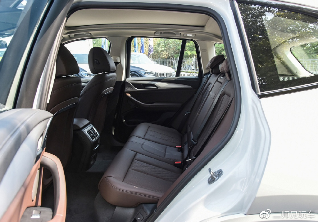 特斯拉Model Y领衔,38万级豪华纯电SUV海选,买BBA真不如买国产?