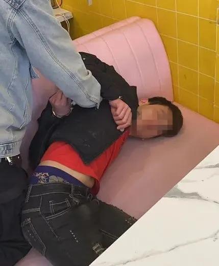 公安心向党 护航新征程休闲区蓝鸢梦想 - Www.slyday.coM 公安心向党 护航新征程休闲区蓝鸢梦想 - Www.slyday.coM