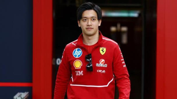 周冠宇首次驾驶法拉利F1赛车，开启全新征程