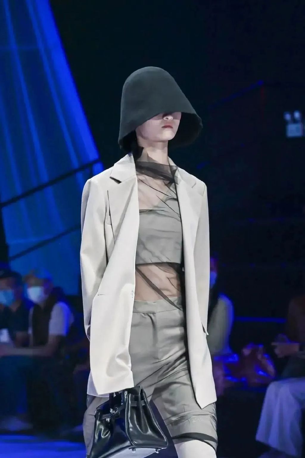 设计灵感|解构主义,叛逆的时装艺术41 设计灵感|解构主义,叛逆的时装艺术