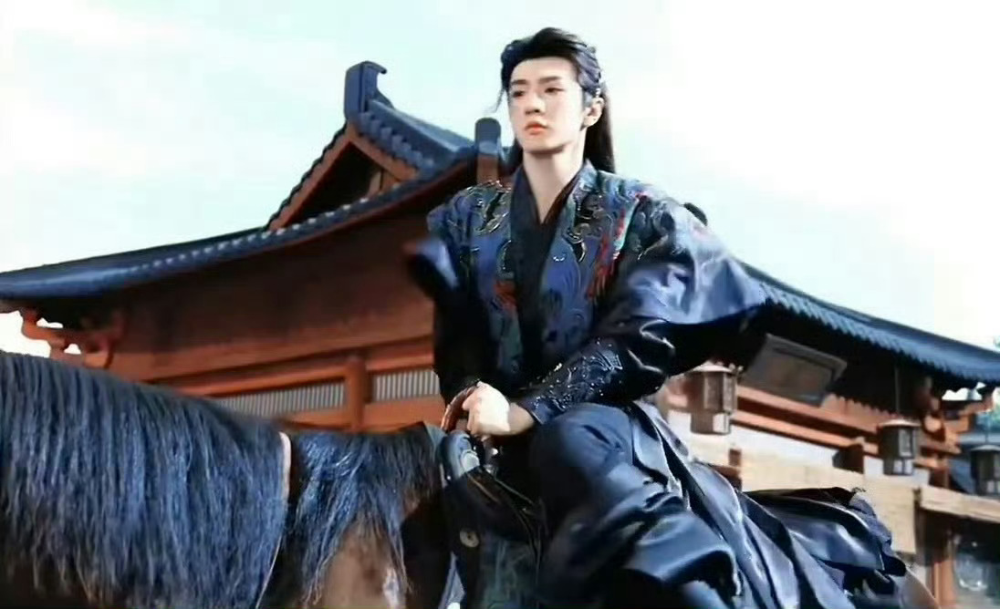 爱奇艺双榜登顶，陈哲远单手上马引关注