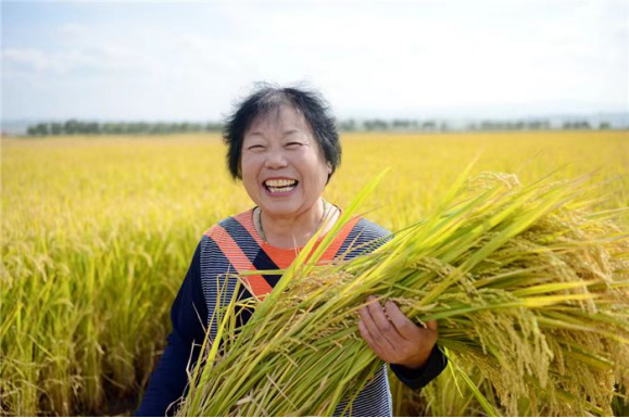 “五一”假期第一天,吉林省委书记与农民兄弟一起过!休闲区蓝鸢梦想 - Www.slyday.coM “五一”假期第一天,吉林省委书记与农民兄弟一起过!休闲区蓝鸢梦想 - Www.slyday.coM