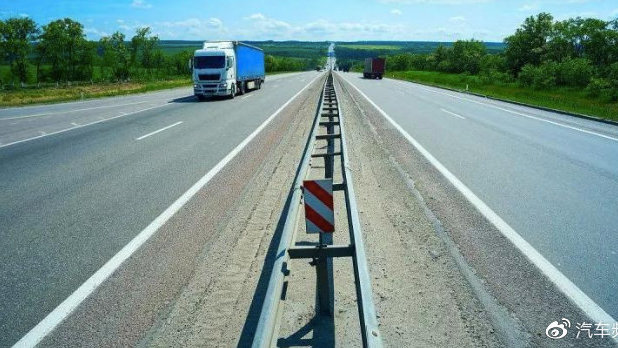 汽车出现这四种情况，说明刹车油该换了！