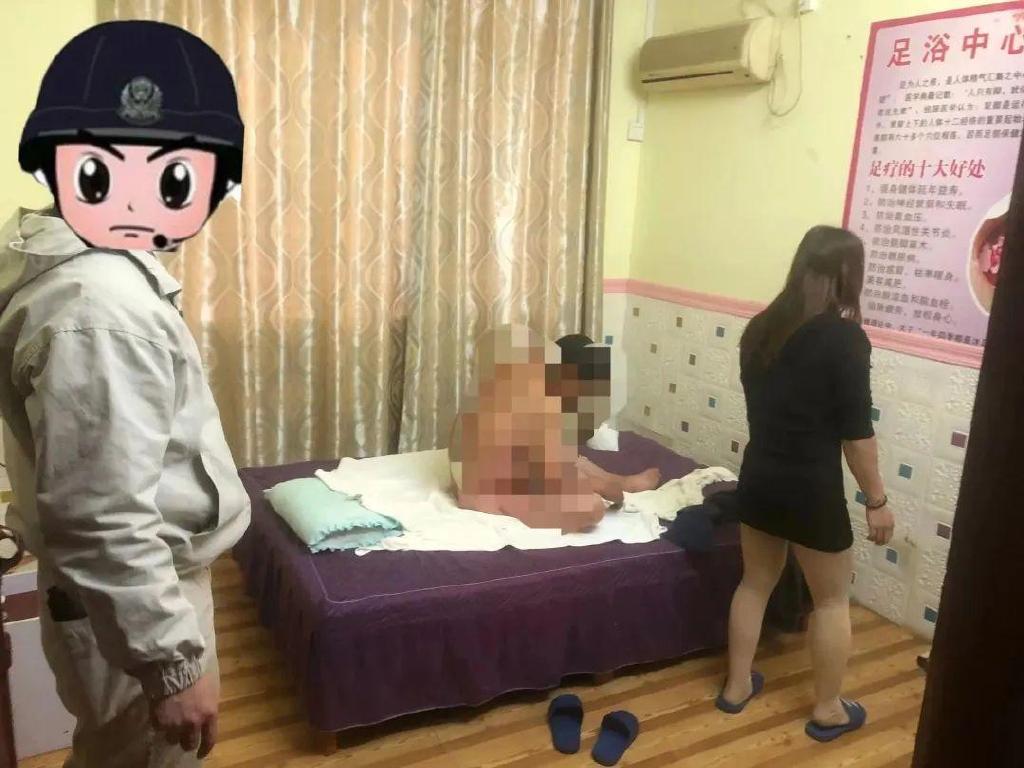 梧州″严打黄赌毒风暴″! 按摩店涉嫌卖淫嫖娼的钟某、黎某被抓获休闲区蓝鸢梦想 - Www.slyday.coM 梧州″严打黄赌毒风暴″! 按摩店涉嫌卖淫嫖娼的钟某、黎某被抓获休闲区蓝鸢梦想 - Www.slyday.coM