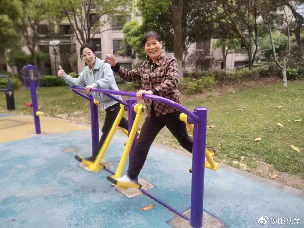 办实事 暖民心 更换健身器材让居民健身更舒泛亚电竞心(图1)