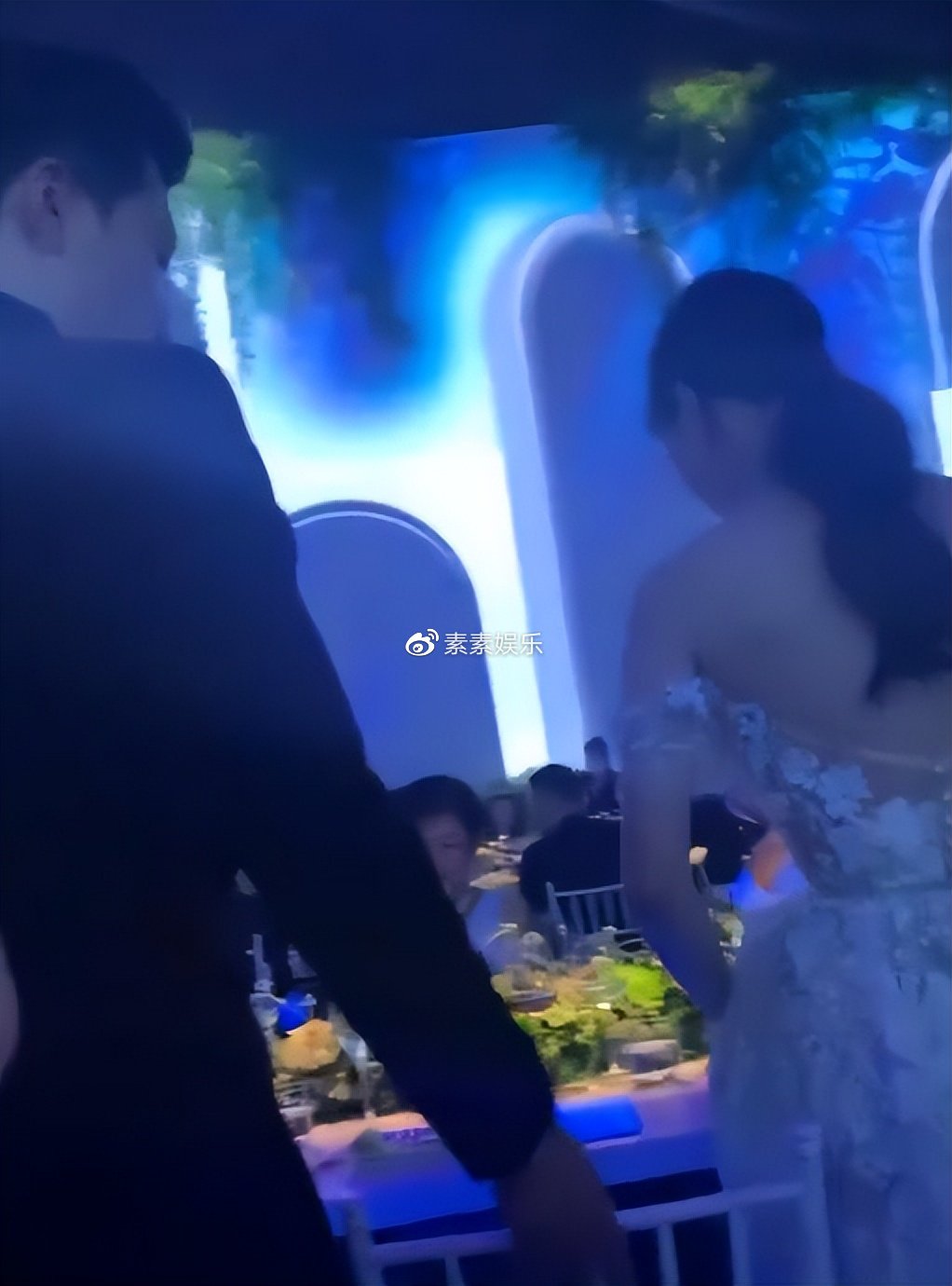 何超莲窦骁婚礼首套婚纱图曝光:何超莲穿白婚纱造型像仙女休闲区蓝鸢梦想 - Www.slyday.coM 何超莲窦骁婚礼首套婚纱图曝光:何超莲穿白婚纱造型像仙女休闲区蓝鸢梦想 - Www.slyday.coM