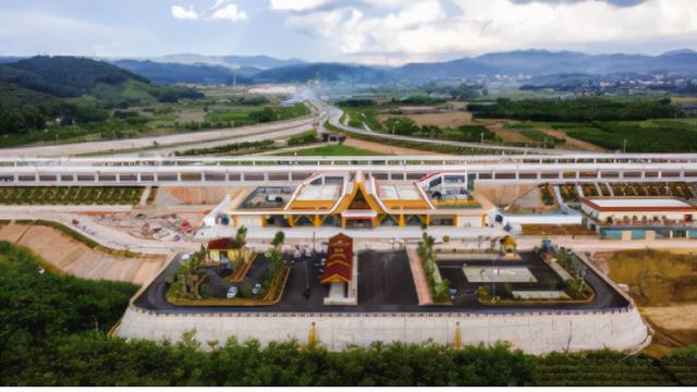 从昆明至景洪仅需3个多小时!中老铁路全线铺轨完成,年底开通休闲区蓝鸢梦想 - Www.slyday.coM 从昆明至景洪仅需3个多小时!中老铁路全线铺轨完成,年底开通休闲区蓝鸢梦想 - Www.slyday.coM