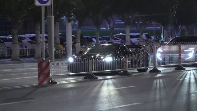 包头富少驾迈凯伦P1GTR返乡引围观