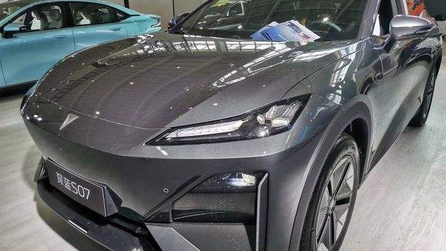 长安深蓝追尾，车主称紧急制动未介入？4S店想花两千删视频