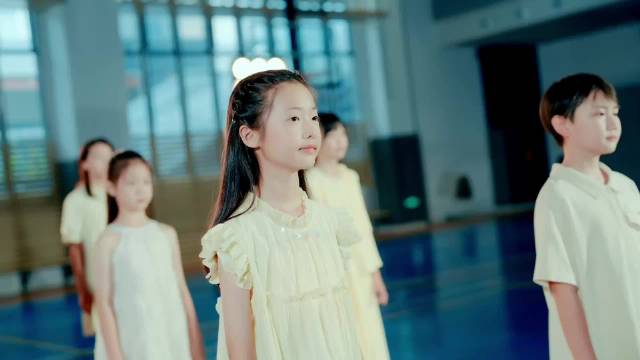 【视频】孩子们把感谢谱成歌，送给生命中的点灯人