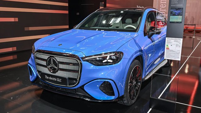 奔驰GLC EV来袭，配39.1英寸大联屏，纯电续航超700km，或明年上市