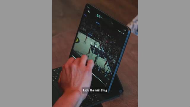 独家小灶！林书豪帮助杨瀚森分析录像 学习克林根篮板卡位细节