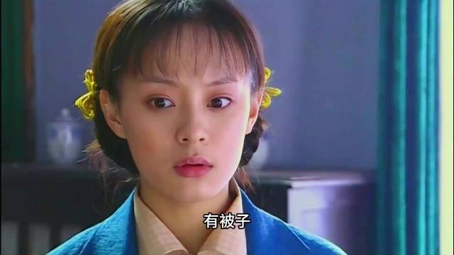 女人意外发现家里藏着隐蔽的地下室，还可能住着人，被吓坏了