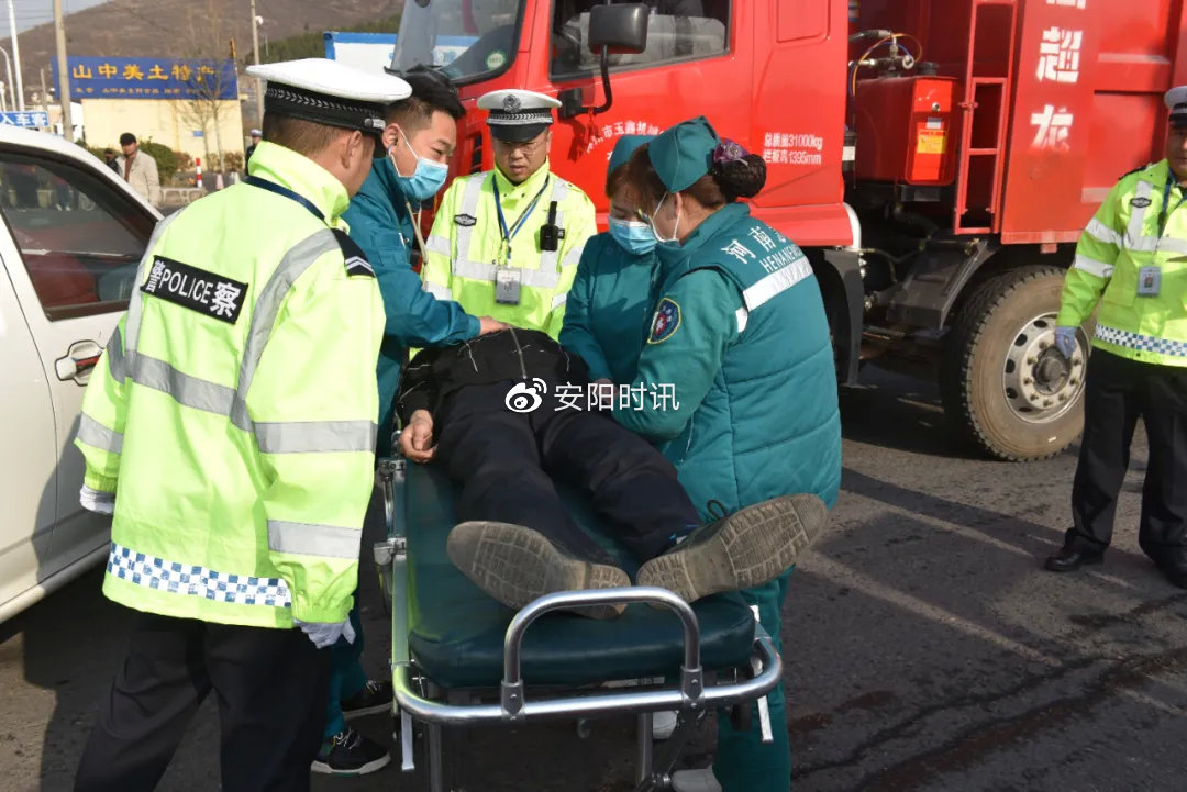 接到报警后,林州交警指挥中心快速反应,立即启动突发道路交通事故应急