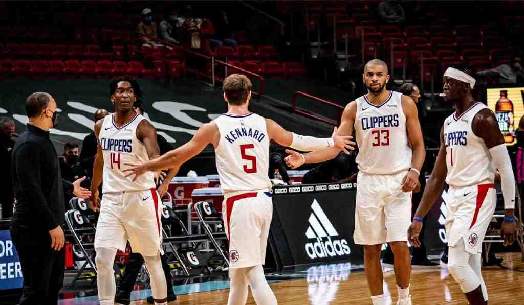 控卫之争再起波澜 欧文转投雄鹿改变联盟权力版图