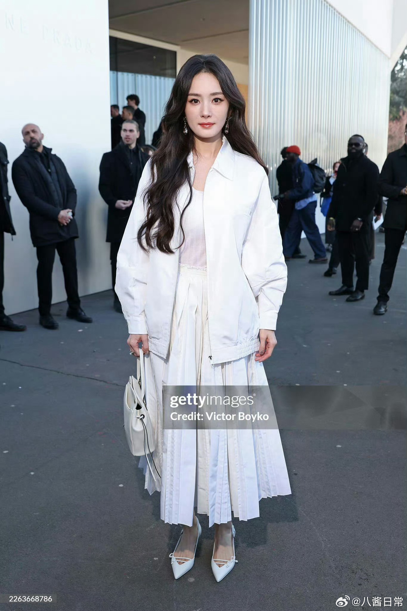 杨幂唐嫣陈坤谷爱凌等明星亮相时装周大秀