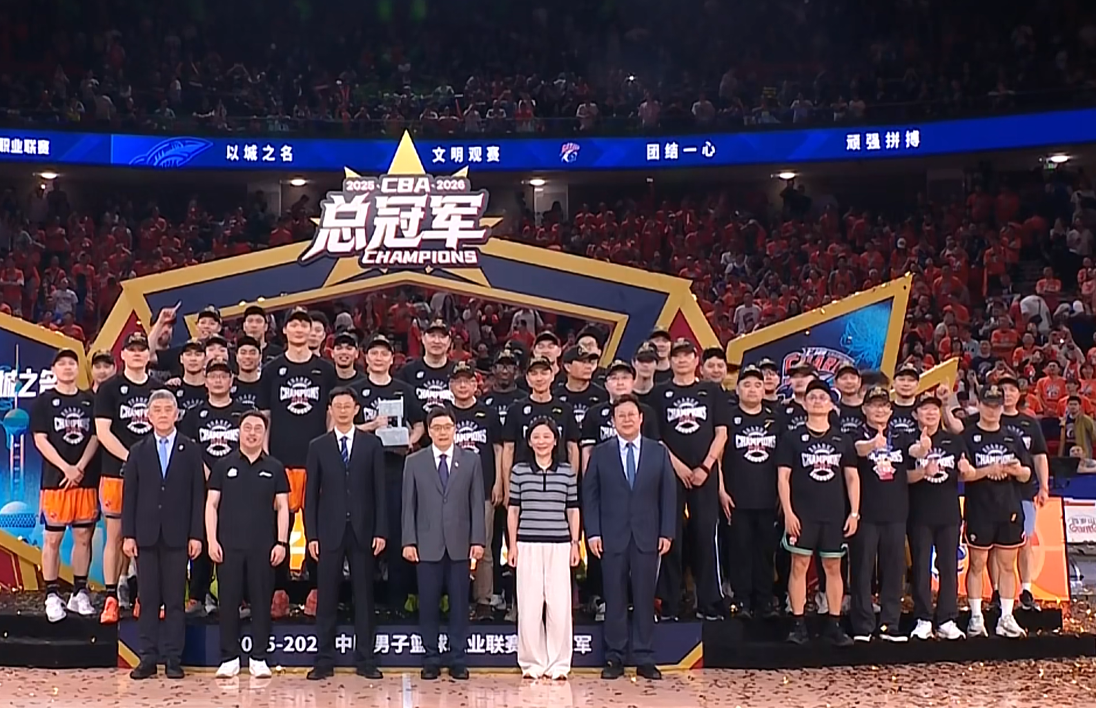 媒体人：上海队多次求购过赵睿、周琦，但溢价太高，无奈放弃