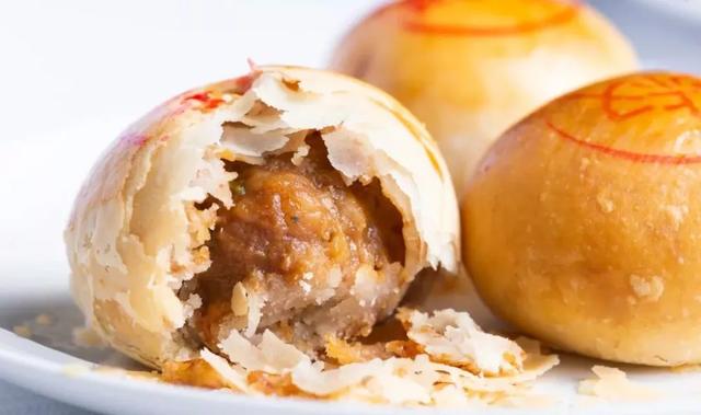 上海人消灭全国一半鲜肉月饼!天不亮光明邨排队开始休闲区蓝鸢梦想 - Www.slyday.coM 上海人消灭全国一半鲜肉月饼!天不亮光明邨排队开始休闲区蓝鸢梦想 - Www.slyday.coM