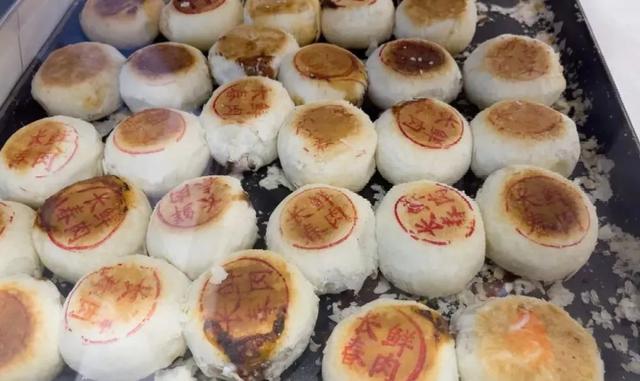 上海人消灭全国一半鲜肉月饼!天不亮光明邨排队开始休闲区蓝鸢梦想 - Www.slyday.coM 上海人消灭全国一半鲜肉月饼!天不亮光明邨排队开始休闲区蓝鸢梦想 - Www.slyday.coM