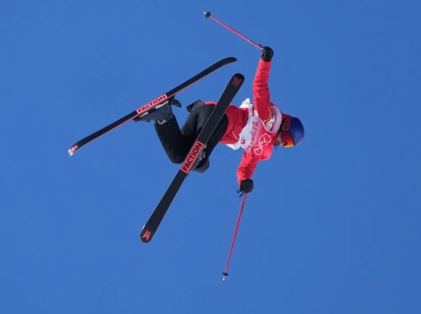 银牌!热搜第一!这一摔,全网心疼谷爱凌休闲区蓝鸢梦想 - Www.slyday.coM 银牌!热搜第一!这一摔,全网心疼谷爱凌休闲区蓝鸢梦想 - Www.slyday.coM